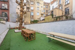 Room, 1 Bedroom | Outdoor dining - Room-euro Edens Cosy Historic Home in Br (Brussels)