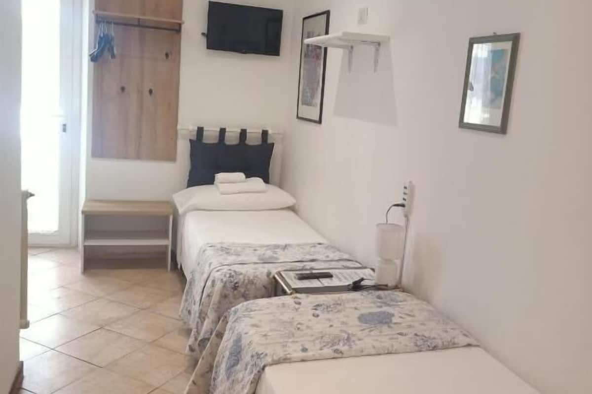 Economy Double Room, Balcony, Courtyard View | Free WiFi