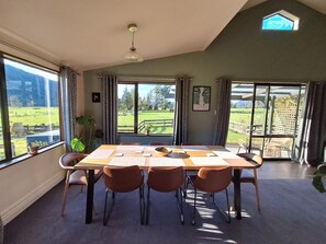 Dining - Spacious, fresh American style barn. The perfect location for a relaxing getaway (Franz Josef / Waiau)