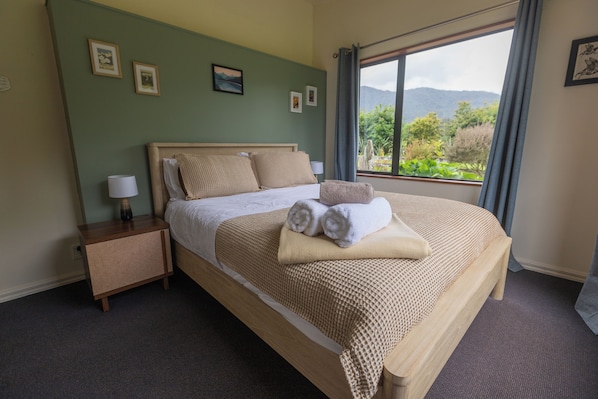 3 bedrooms, iron/ironing board, travel cot, free WiFi