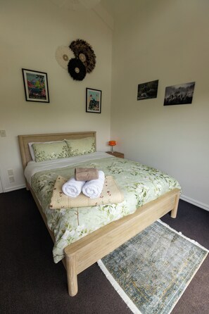 3 bedrooms, iron/ironing board, travel cot, free WiFi - Spacious, fresh American style barn. The perfect location for a relaxing getaway (Franz Josef / Waiau)