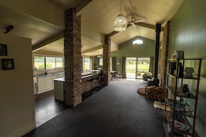 Interior - Spacious, fresh American style barn. The perfect location for a relaxing getaway (Franz Josef / Waiau)