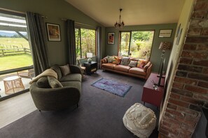 Fireplace, books, stereo