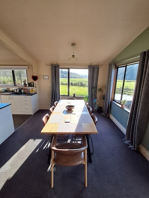 Dining - Spacious, fresh American style barn. The perfect location for a relaxing getaway (Franz Josef / Waiau)