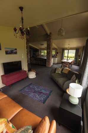 Fireplace, books, stereo