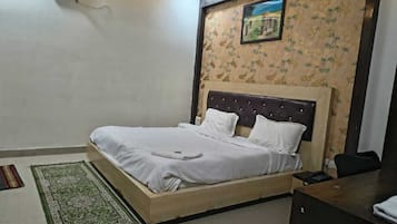 Classic Double Room | Egyptian cotton sheets, premium bedding, desk, free WiFi