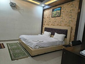Classic Double Room | Desk, free WiFi - Hotel Vanya Palace New (Agra)