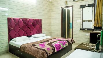 Classic Double Room | Desk, free WiFi