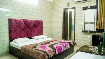 Classic Double Room | Desk, free WiFi