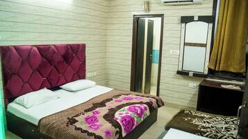 Classic Double Room | Desk, free WiFi