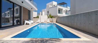 Villa Flora's 3-BR Retreat & Private Pool in Protaras