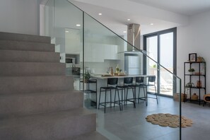 Biệt thự, 3 phòng ngủ, hồ bơi riêng, quang cảnh thành phố | Bếp riêng | Tủ lạnh, lò vi sóng, lò nướng, bếp nấu 