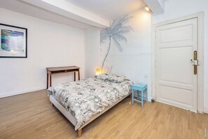 3 bedrooms, desk, iron/ironing board, travel cot