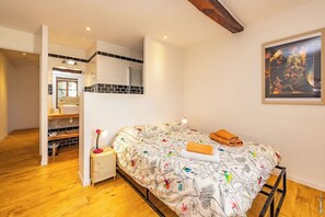 3 bedrooms, desk, iron/ironing board, travel cot