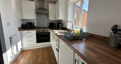 Cosy 2-Bed Maisonette| Aylesbury| Free Parking