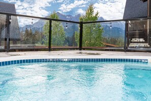 Pool - Luxurious Condo with Mountain Views, Hot tub and Billiards (Canmore)