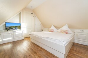 3 bedrooms, iron/ironing board, WiFi, bed sheets - Senhuk - Senhuk part of the vacation home. With garden and terrace for up to 6 people. (Sylt)