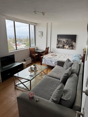 1 bedroom, Internet, bed sheets - Cozy Private Bondi Beach Studio with Beautiful View (Bondi)