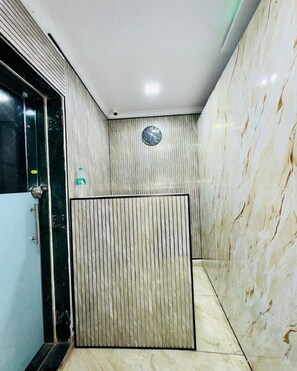 Spa - Blue Top Dormitory (Mumbai)