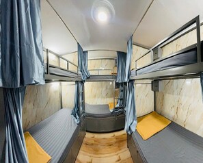 Basic Shared Dormitory | Free WiFi - Blue Top Dormitory (Mumbai)