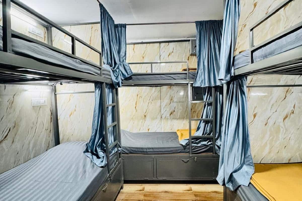 Basic Shared Dormitory | Free WiFi