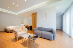 Deluxe Room, Mountain View | Living area | 60-inch Smart TV with digital channels - Kosmos Ulleungdo Villa Terre (Ulleung)