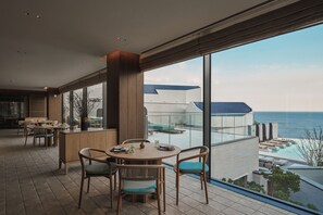 تناول الطعام بالخارج