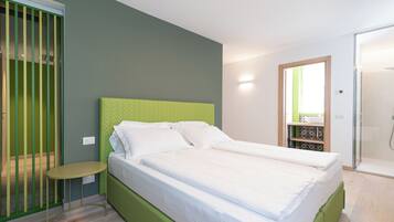 Apartemen Mewah, 1 kamar tidur, pemandangan kota | Brankas, meja kerja, kedap suara, dan setrika/meja setrika