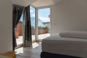 Caja de seguridad en la habitación, escritorio y insonorización 