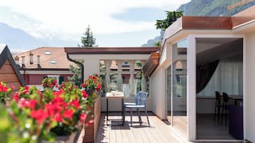 Luxury-Penthouse, 2 Schlafzimmer, Stadtblick | Speisen im Freien