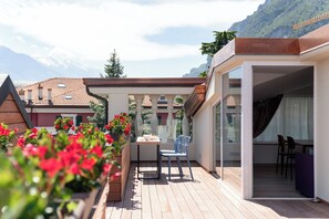 Luksus-loftsleilighet, 2 soverom, byutsikt | Utendørsservering