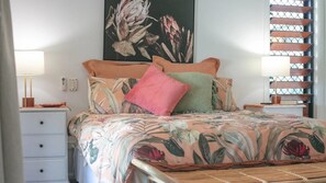 4 bedrooms, Internet, bed sheets - Hamilton House - Lifestyle Yamba (YAMBA)