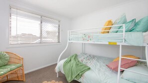 4 bedrooms, WiFi, bed sheets