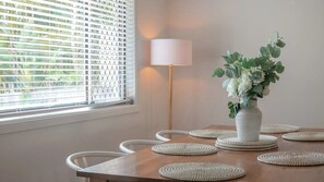 Dining - Hamilton House - Lifestyle Yamba (YAMBA)