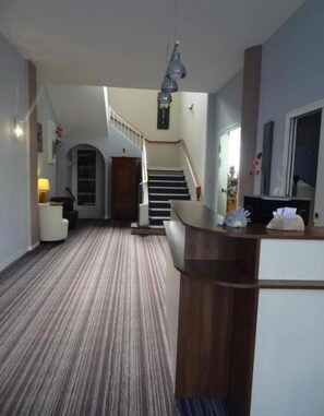 Lobby - hôtel les nouveaux Ambassadeurs (Saint-Chamond)