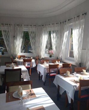 Dining - hôtel les nouveaux Ambassadeurs (Saint-Chamond)