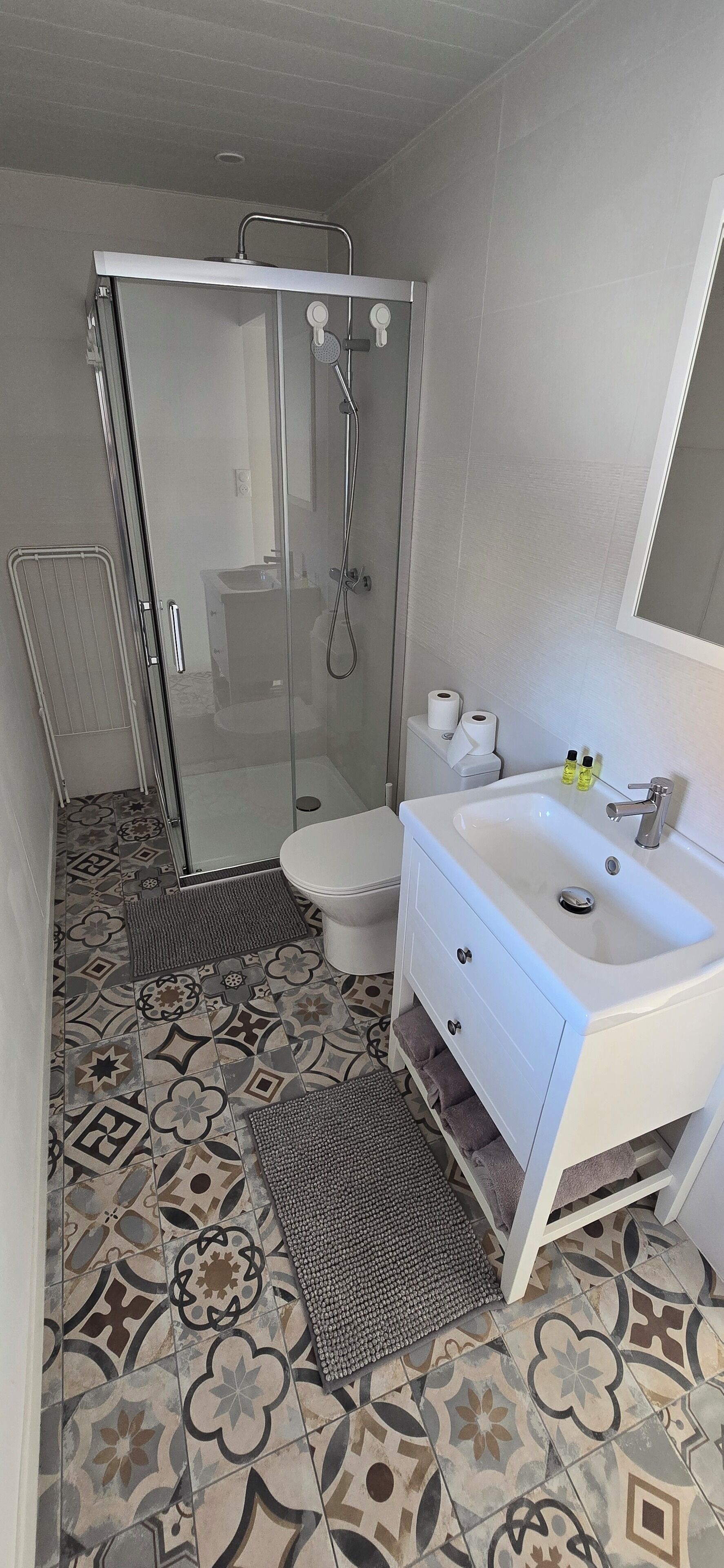Hair dryer, towels, soap, shampoo