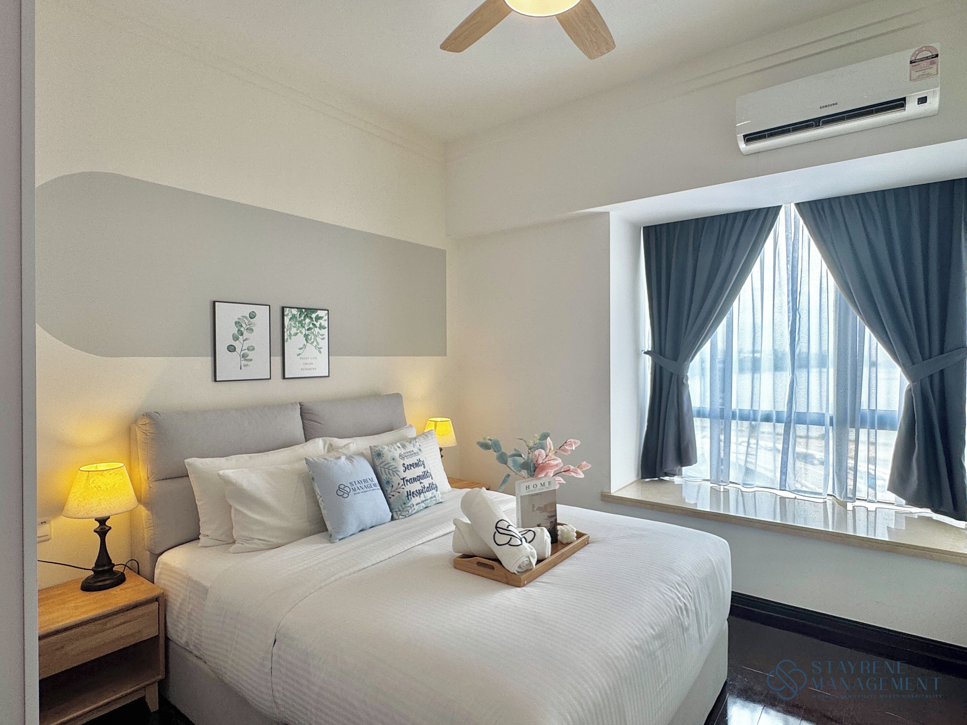 Cortinas blackout, tabla de planchar con plancha y wifi gratis 