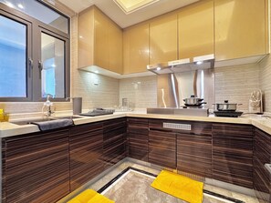 Apartamento Deluxe, 4 habitaciones, balcón, vistas al mar | Cocina privada