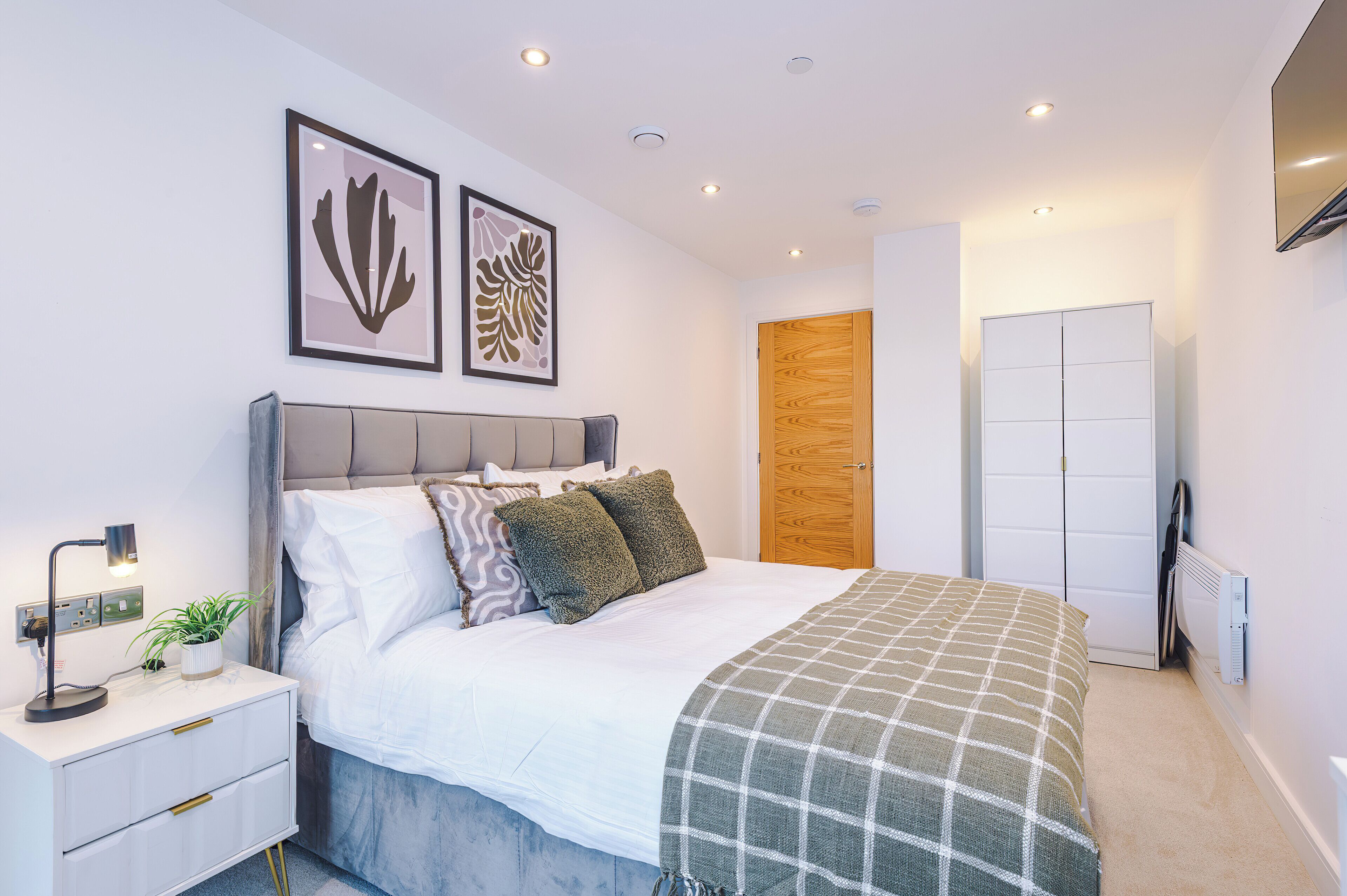 2 bedrooms, iron/ironing board, travel cot, free WiFi