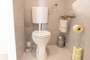 Basic Apartment | Bathroom - Central Access 2BR Apt Near AKH Hospital (Vienna)