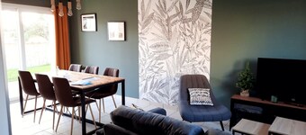 Comfortable family gite by the sea, pets welcome.