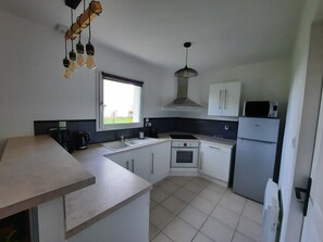 雪櫃、微波爐、焗爐、爐具