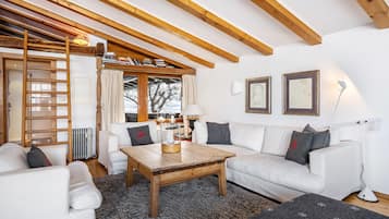 Fernseher, Kamin, DVD-Player, Stereoanlage