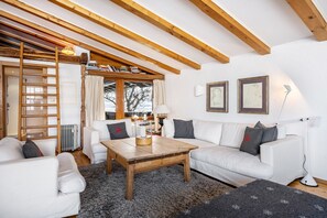 TV, fireplace, DVD player, stereo - Apartment 'Alpen Chalet Kitzbühel-Oberndorf' with Balcony and Wi-Fi (Oberndorf)