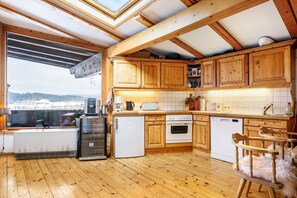 Fridge, oven, stovetop, dishwasher - Apartment 'Alpen Chalet Kitzbühel-Oberndorf' with Balcony and Wi-Fi (Oberndorf)