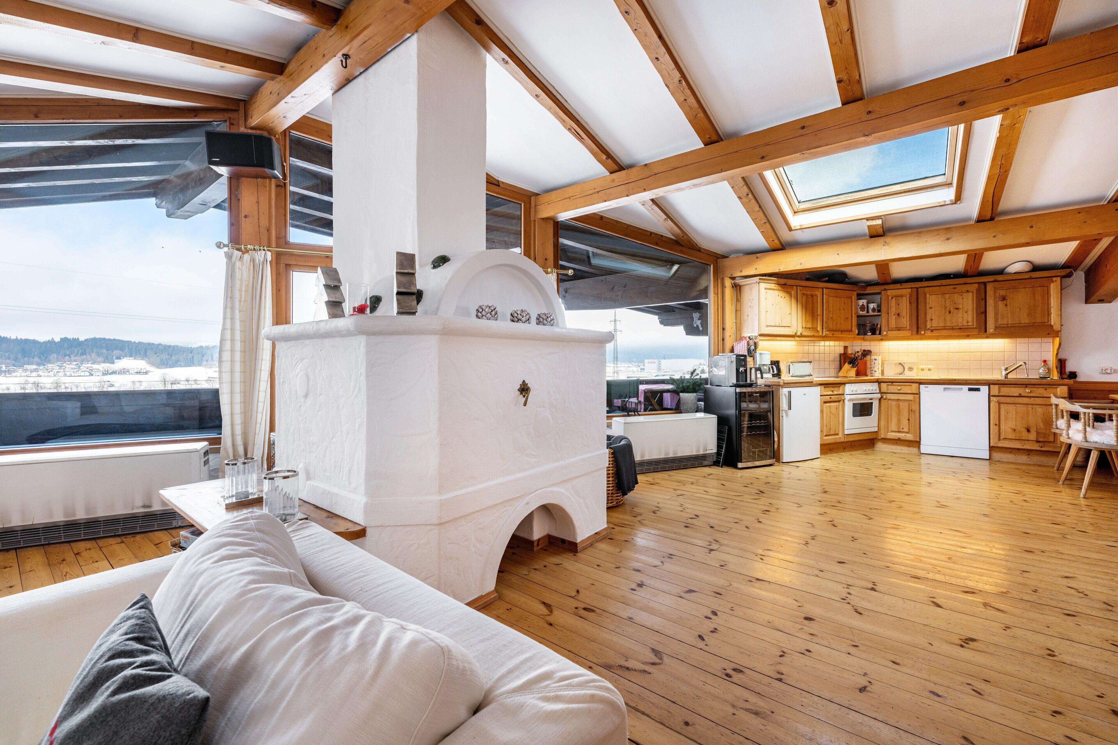 Fernseher, Kamin, DVD-Player, Stereoanlage