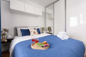 2 bedrooms, iron/ironing board, travel cot, WiFi - Lumina apartment near center of Warsaw (Warszawa BIG)