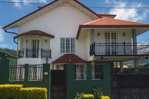 6-bedroom bungalow in Nuwara Eliya awaits you.
Family Friendly & Scenic