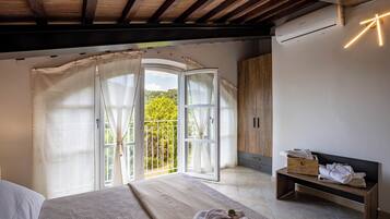 1 habitación, tabla de planchar con plancha, wifi gratis y ropa de cama